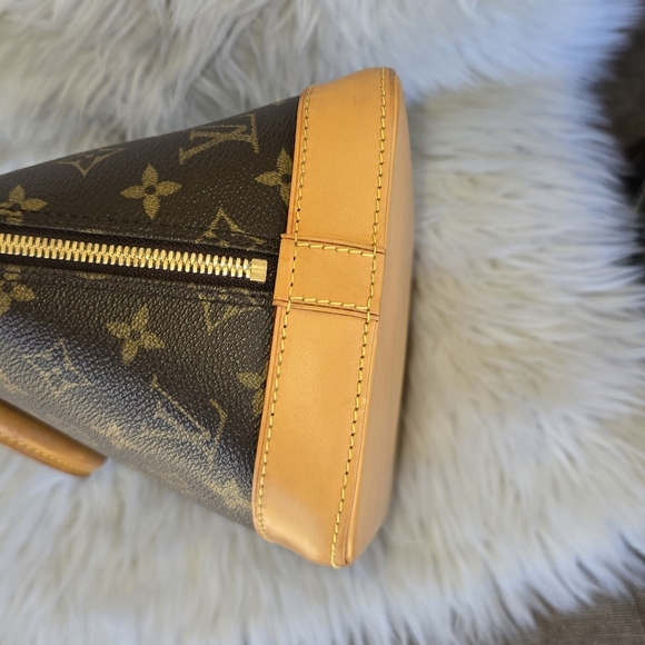 Authentic Louis Vuitton Alma PM - Picture 4 of 17